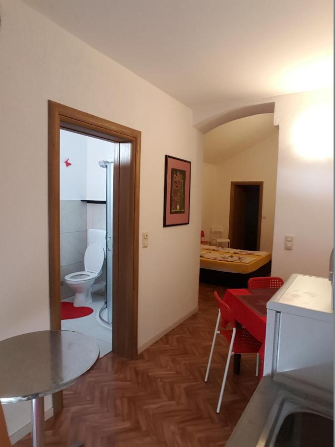 Apartments Megi Biograd Na Moru Exteriör bild